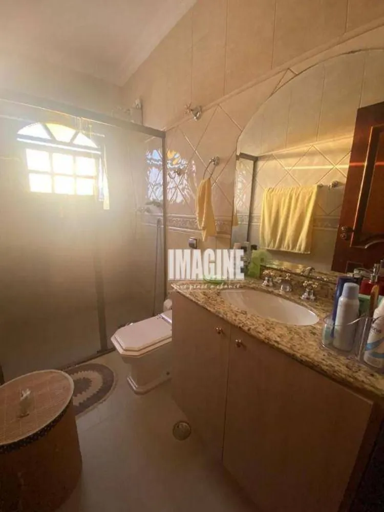 Sobrado, 3 quartos, 239 m² - Foto 1