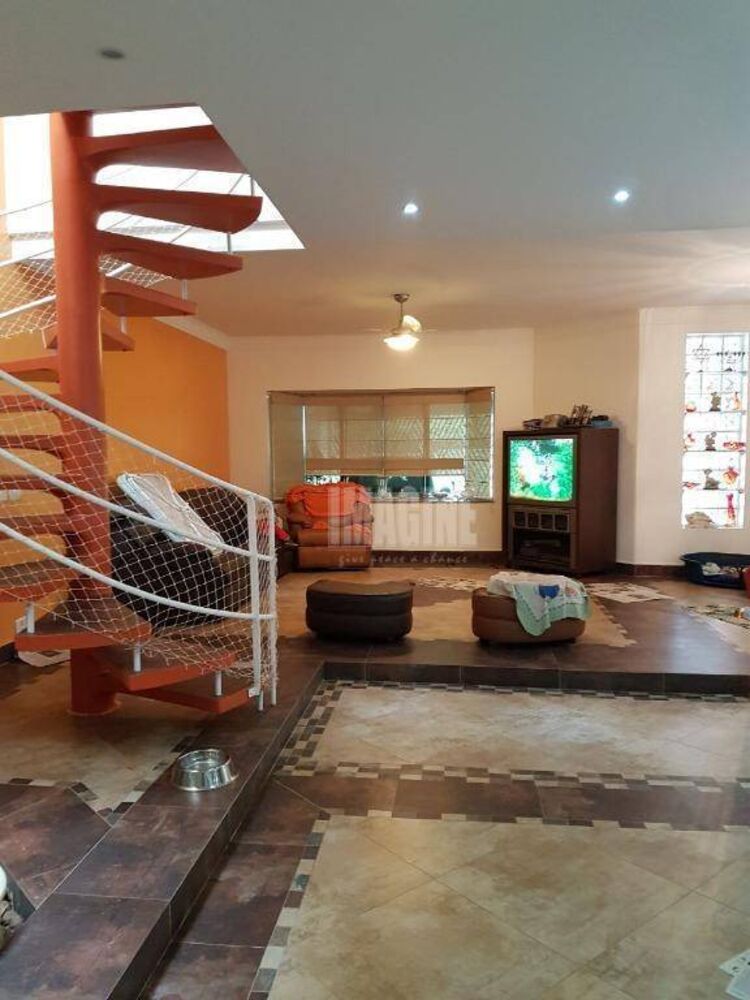 Sobrado, 4 quartos, 216 m² - Foto 1