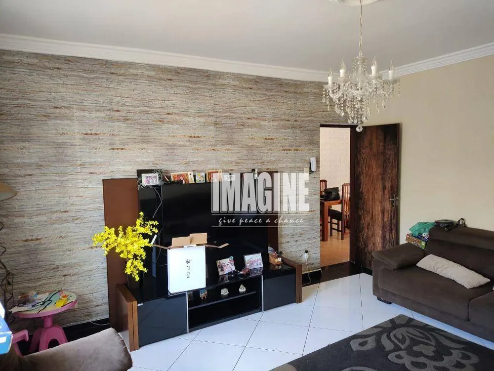 Casa, 3 quartos, 200 m² - Foto 1
