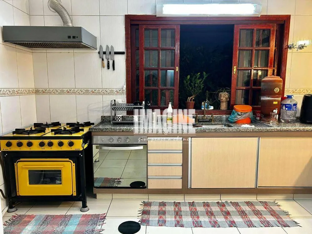 Sobrado, 3 quartos, 218 m² - Foto 2