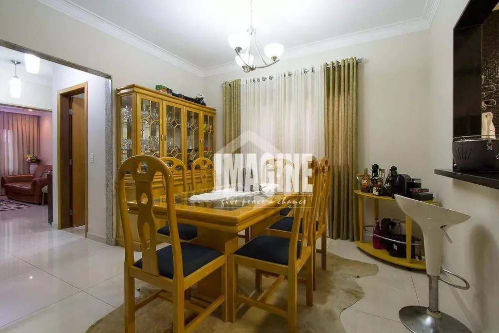 Sobrado, 3 quartos, 268 m² - Foto 1