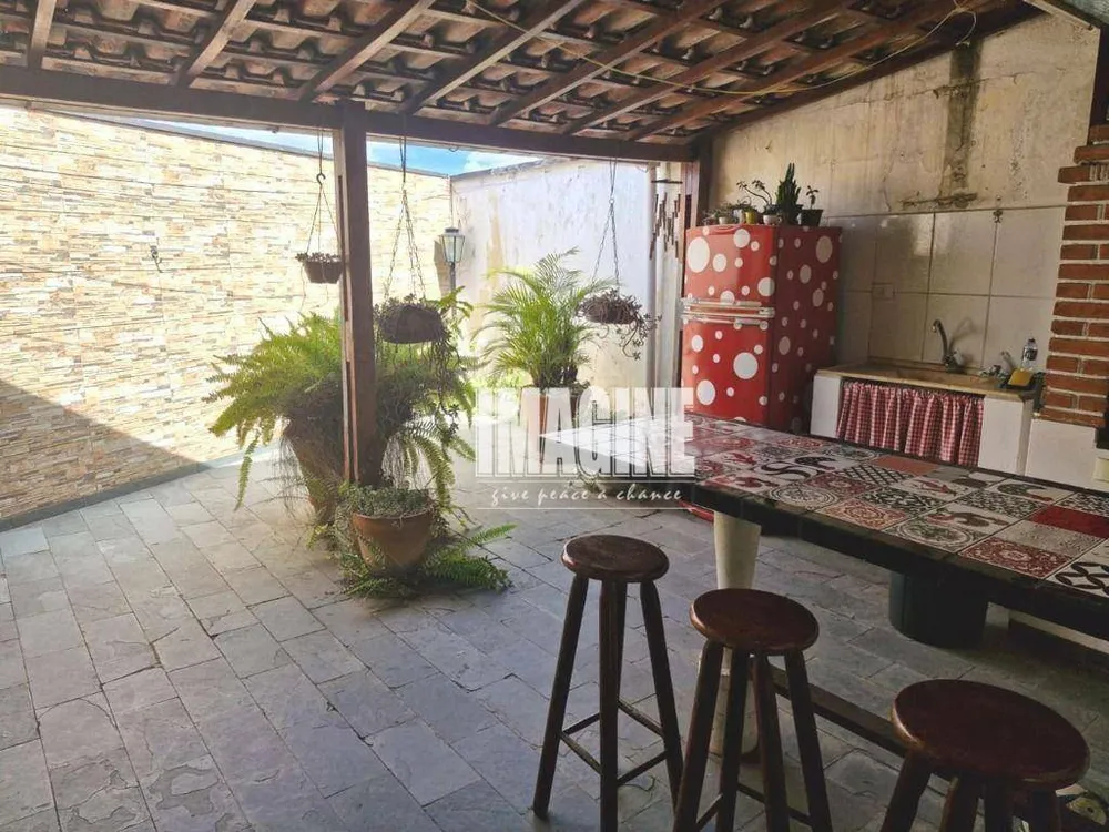 Casa, 3 quartos, 232 m² - Foto 1