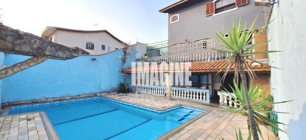 Sobrado, 3 quartos, 310 m² - Foto 1