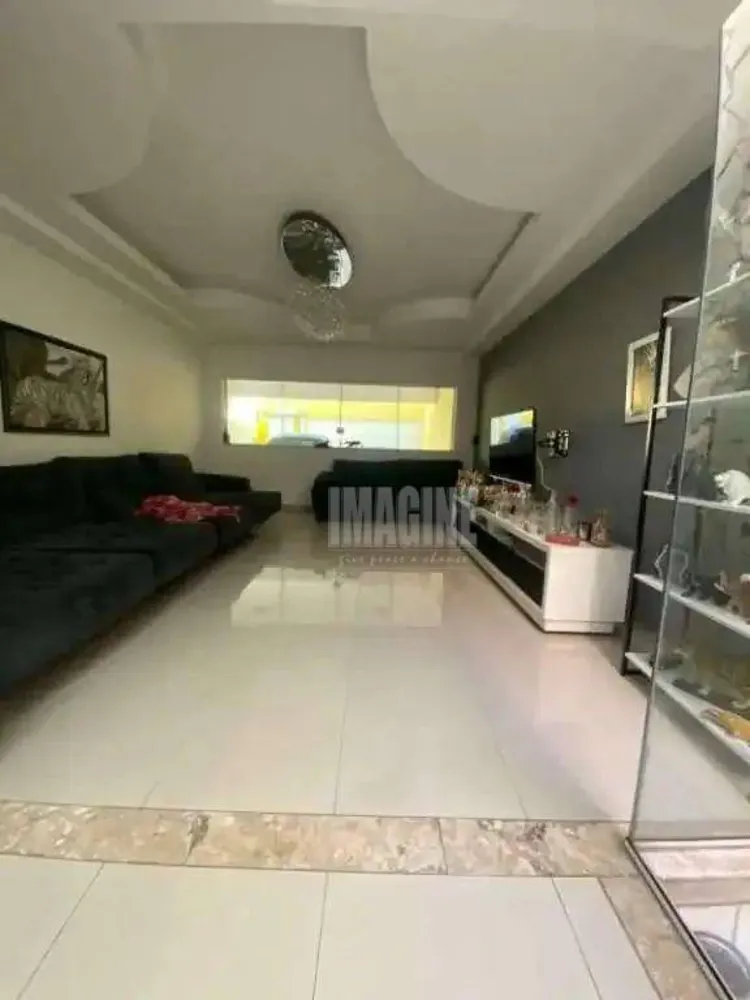 Casa, 4 quartos, 350 m² - Foto 1