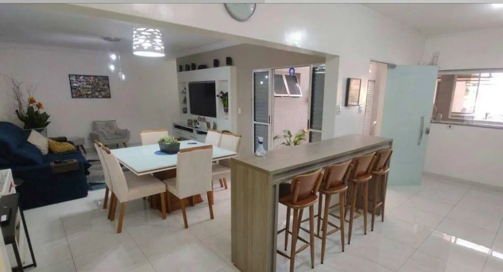 Sobrado, 3 quartos, 210 m² - Foto 1