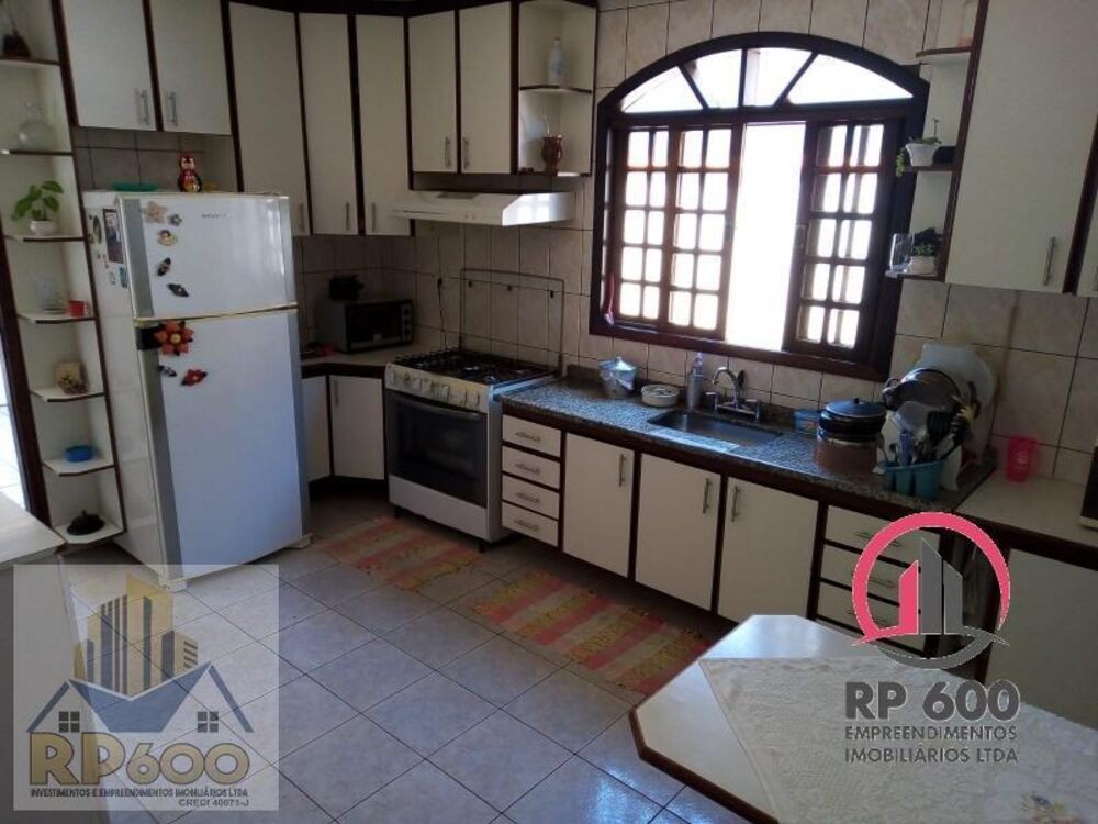 Casa de Condomínio à venda com 6 quartos, 240m² - Foto 3