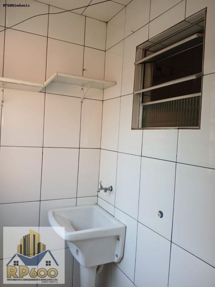 Casa para alugar com 2 quartos, 40m² - Foto 2