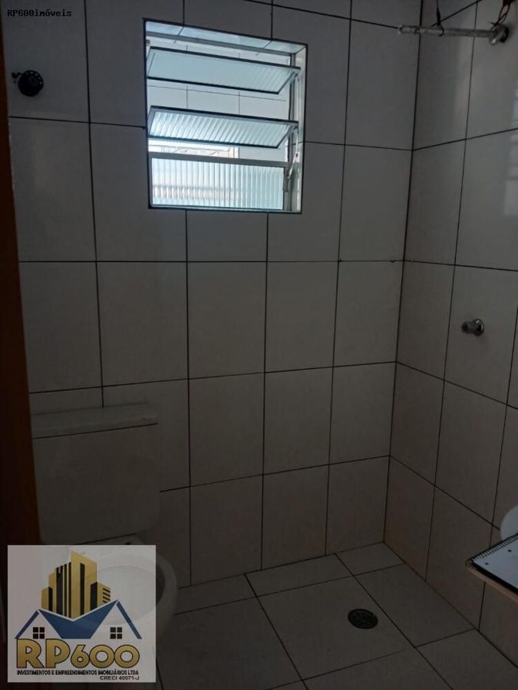 Casa para alugar com 2 quartos, 40m² - Foto 5
