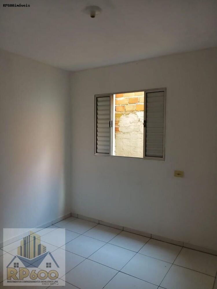 Casa para alugar com 2 quartos, 40m² - Foto 4