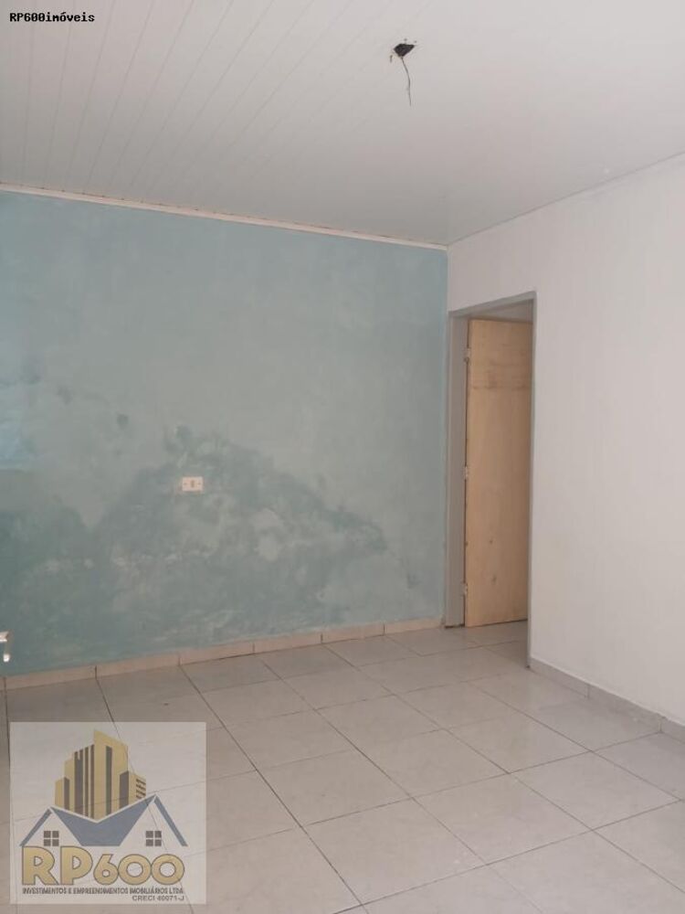 Casa para alugar com 2 quartos, 40m² - Foto 2