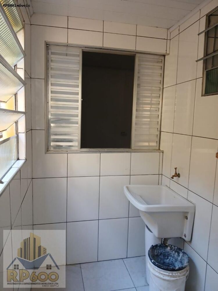 Casa para alugar com 2 quartos, 40m² - Foto 4