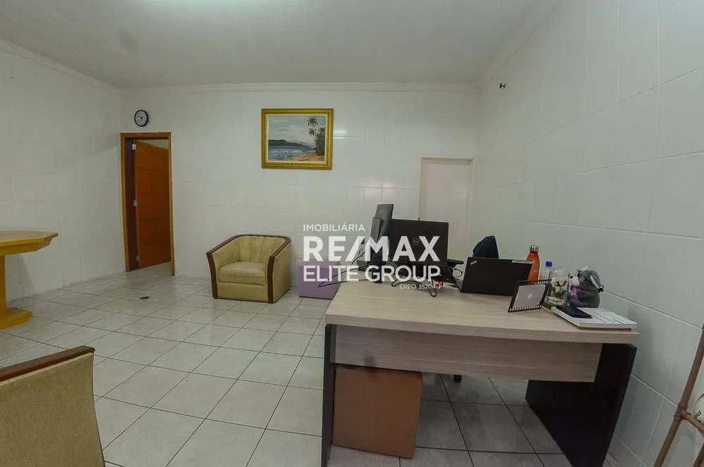 Casa, 3 quartos, 216 m² - Foto 1