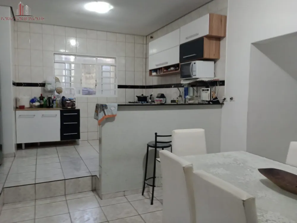 Chácara, 3 quartos, 1560 m² - Foto 1
