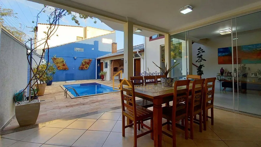 Casa, 3 quartos, 239 m² - Foto 2