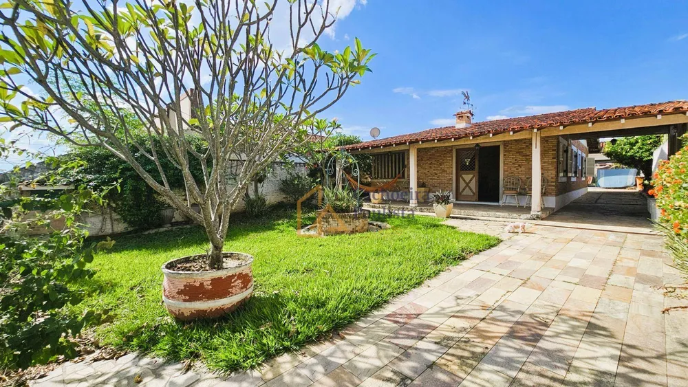 Casa, 4 quartos, 198 m² - Foto 1