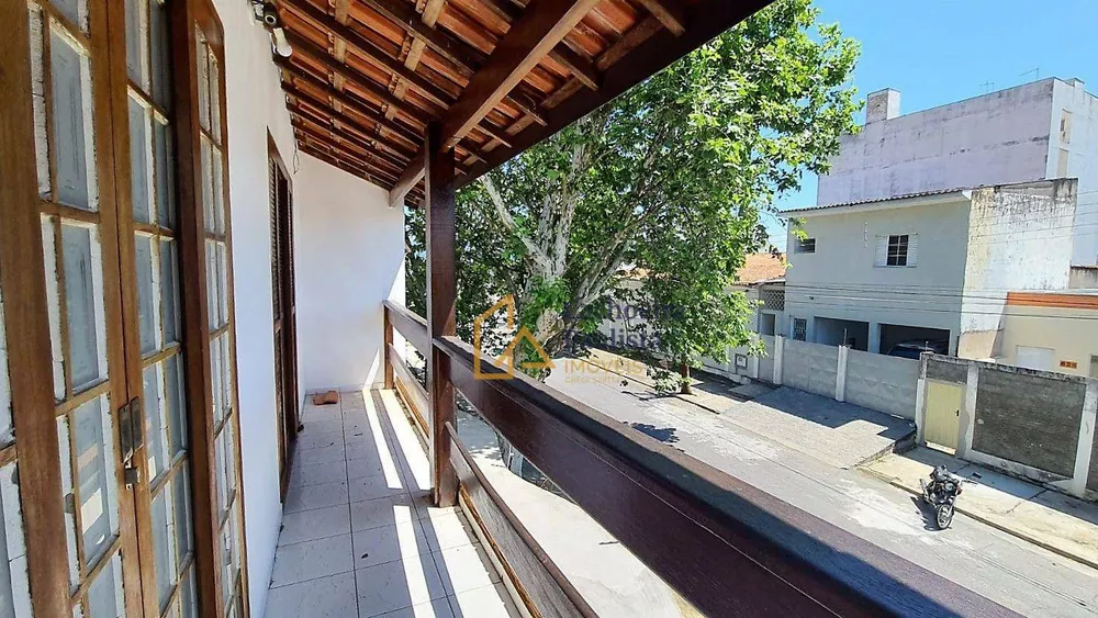 Casa, 3 quartos, 245 m² - Foto 3