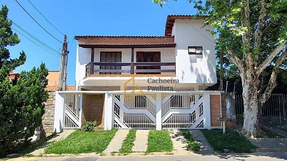 Casa, 3 quartos, 245 m² - Foto 1