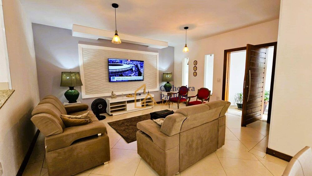 Casa, 3 quartos, 448 m² - Foto 1