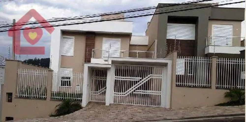 Sobrado, 3 quartos, 218 m² - Foto 1