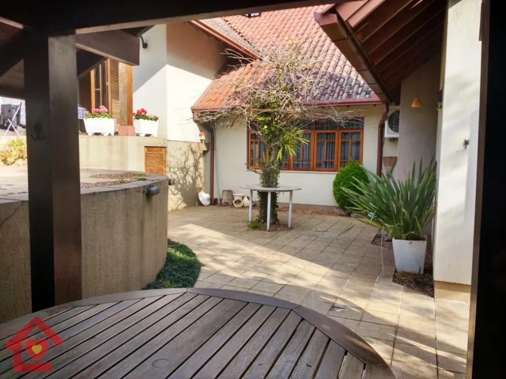 Casa, 4 quartos, 412 m² - Foto 1