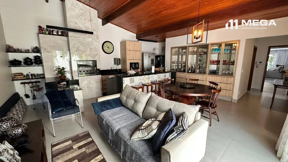 Casa, 3 quartos, 260 m² - Foto 1