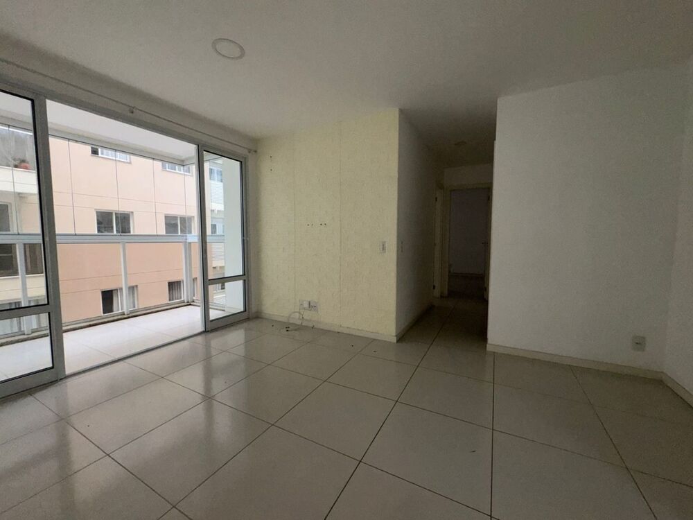 Apartamento à venda com 2 quartos, 62m² - Foto 2
