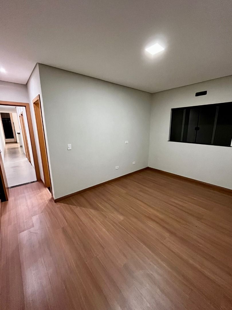 Casa à venda com 2 quartos, 77m² - Foto 2