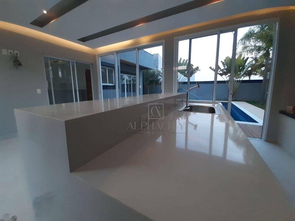 Casa de Condomínio à venda com 4 quartos, 400m² - Foto 4