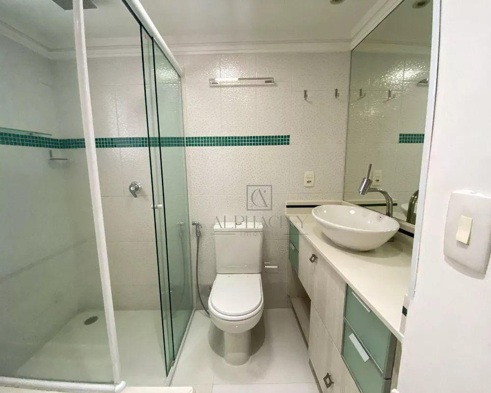 Apartamento à venda com 3 quartos, 165m² - Foto 2