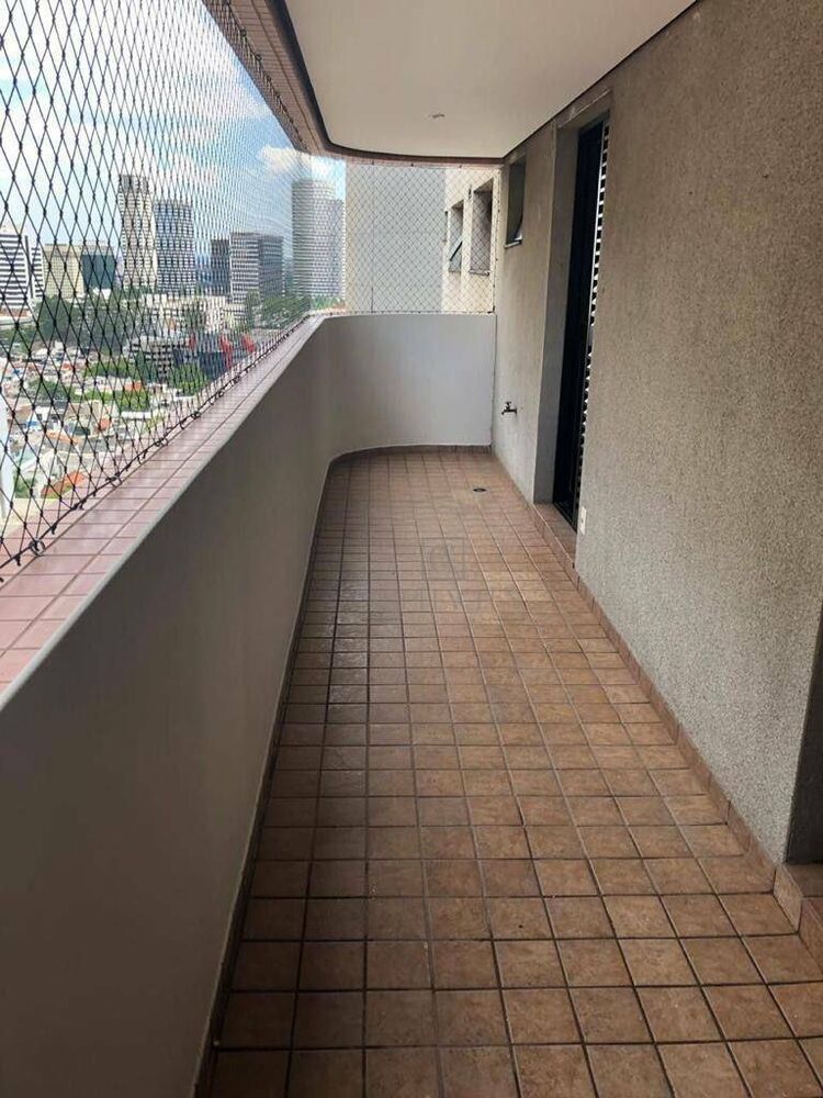 Apartamento para alugar com 4 quartos, 210m² - Foto 8