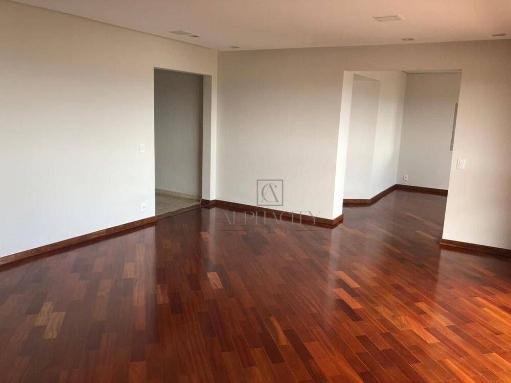 Apartamento para alugar com 4 quartos, 210m² - Foto 2