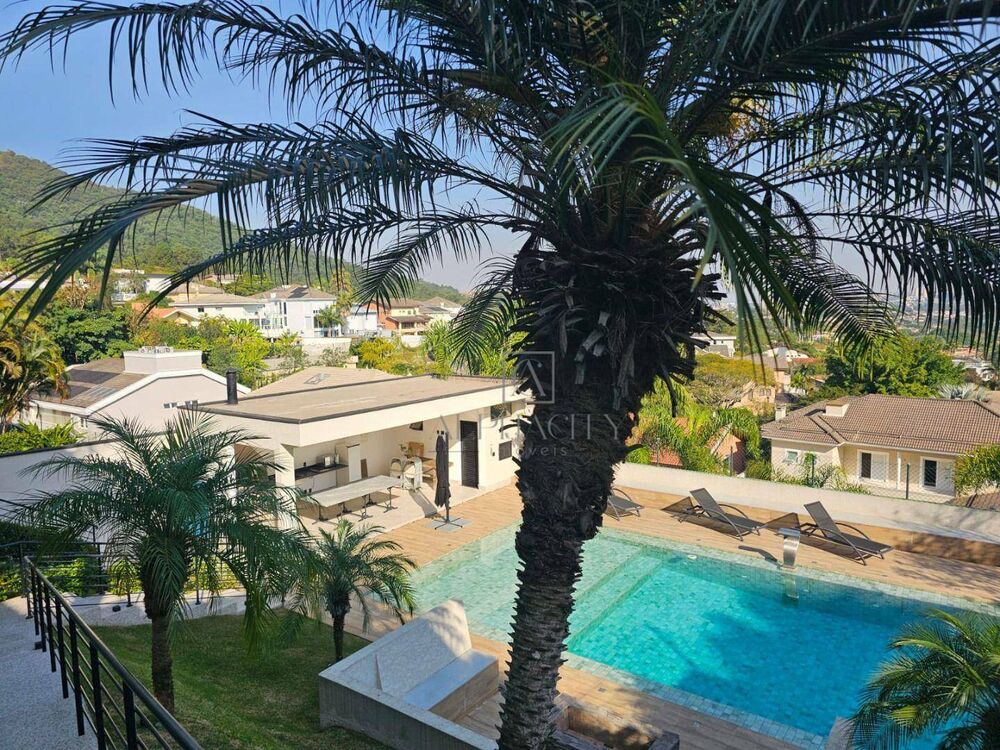 Casa de Condomínio para alugar com 4 quartos, 627m² - Foto 2
