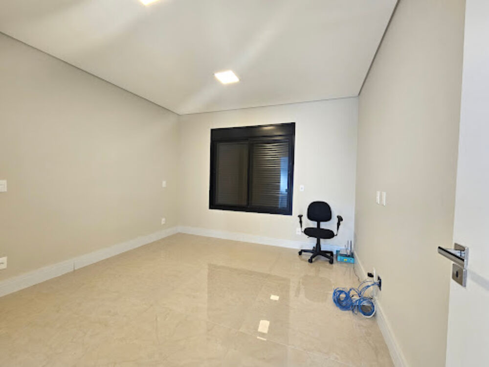 Casa de Condomínio à venda com 4 quartos, 303m² - Foto 4