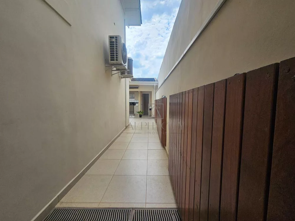 Casa de Condomínio à venda com 3 quartos, 300m² - Foto 4