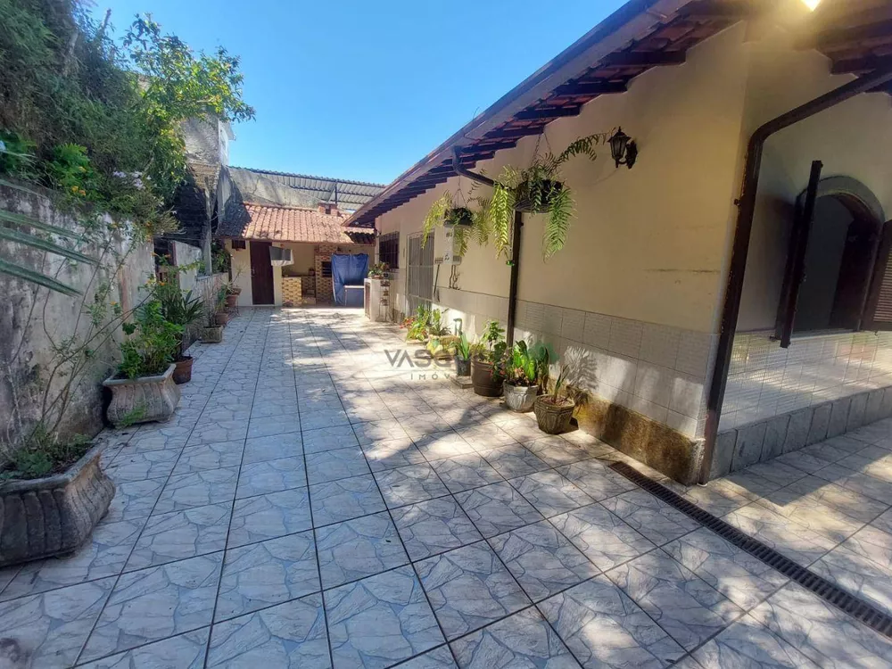 Casa, 3 quartos, 241 m² - Foto 1