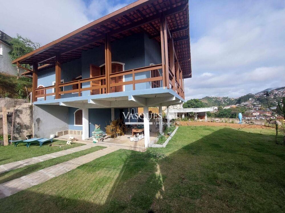 Casa à venda com 3 quartos, 195m² - Foto 1