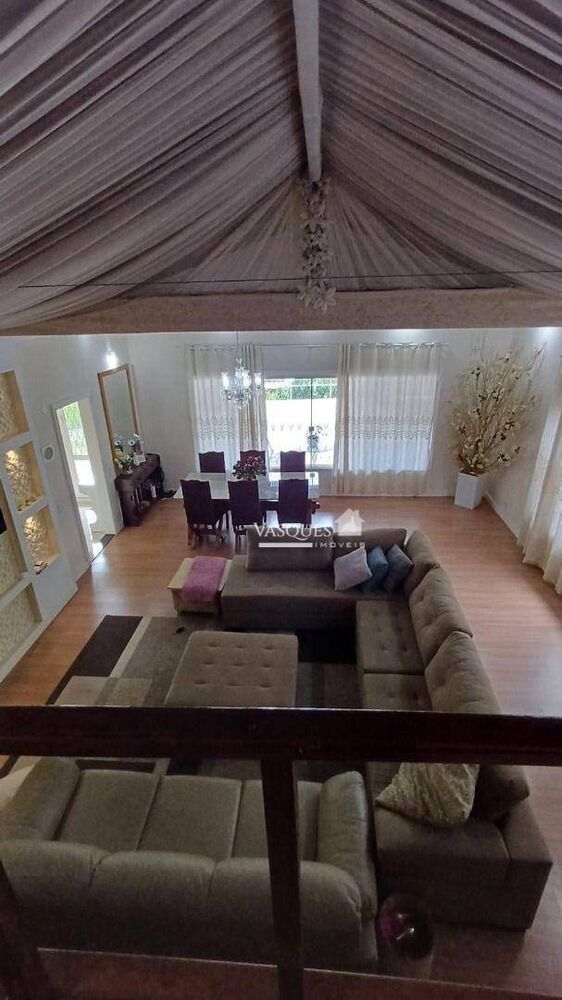 Casa à venda com 5 quartos, 204m² - Foto 8