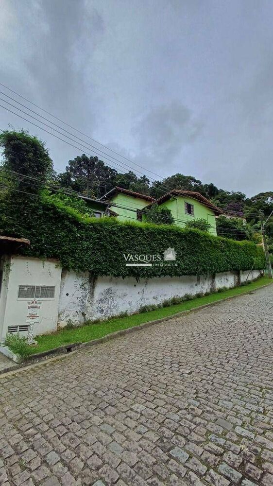 Casa à venda com 5 quartos, 204m² - Foto 1