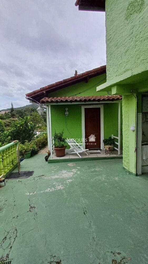 Casa à venda com 5 quartos, 204m² - Foto 4