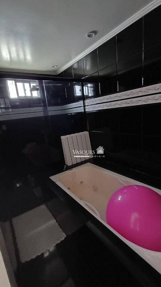 Casa à venda com 5 quartos, 204m² - Foto 10