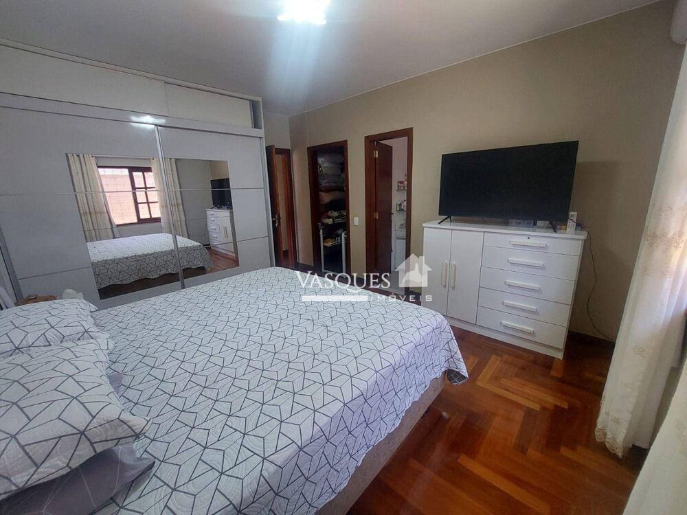 Casa, 3 quartos, 234 m² - Foto 4