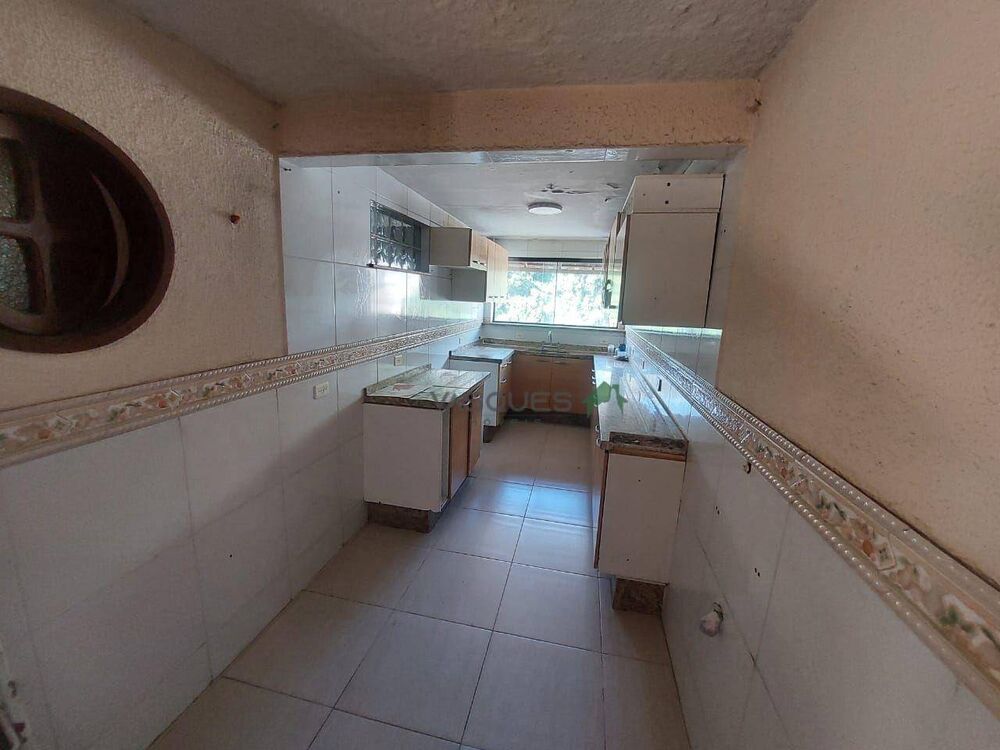 Casa, 4 quartos, 195 m² - Foto 1
