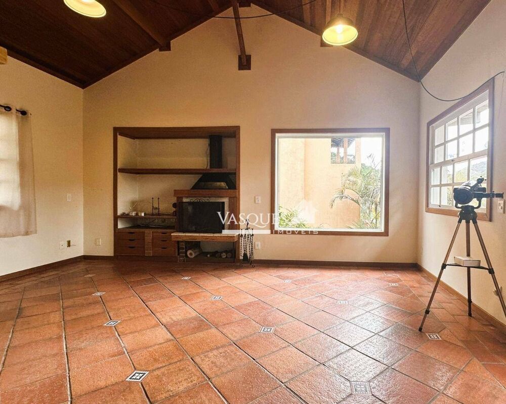 Casa de Condomínio à venda com 4 quartos, 243m² - Foto 3