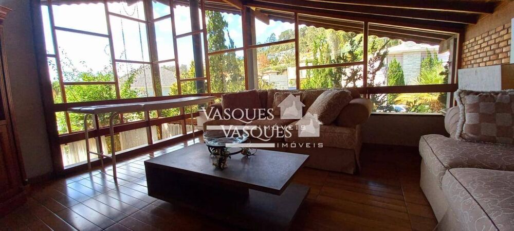Casa de Condomínio à venda com 4 quartos, 330m² - Foto 1