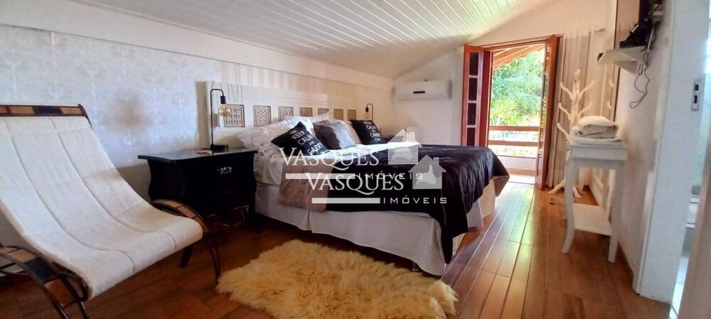 Casa de Condomínio à venda com 4 quartos, 330m² - Foto 2