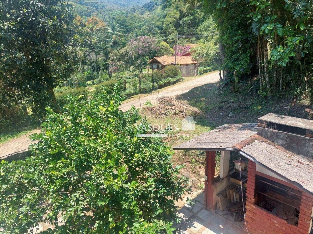 Casa à venda com 10 quartos, 327m² - Foto 3