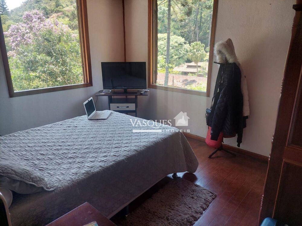 Casa à venda com 10 quartos, 327m² - Foto 9
