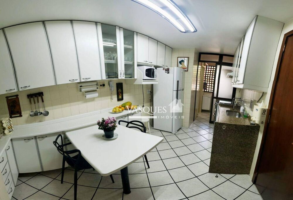 Apartamento à venda com 3 quartos, 142m² - Foto 2