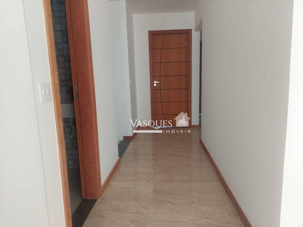 Casa à venda com 3 quartos, 234m² - Foto 4