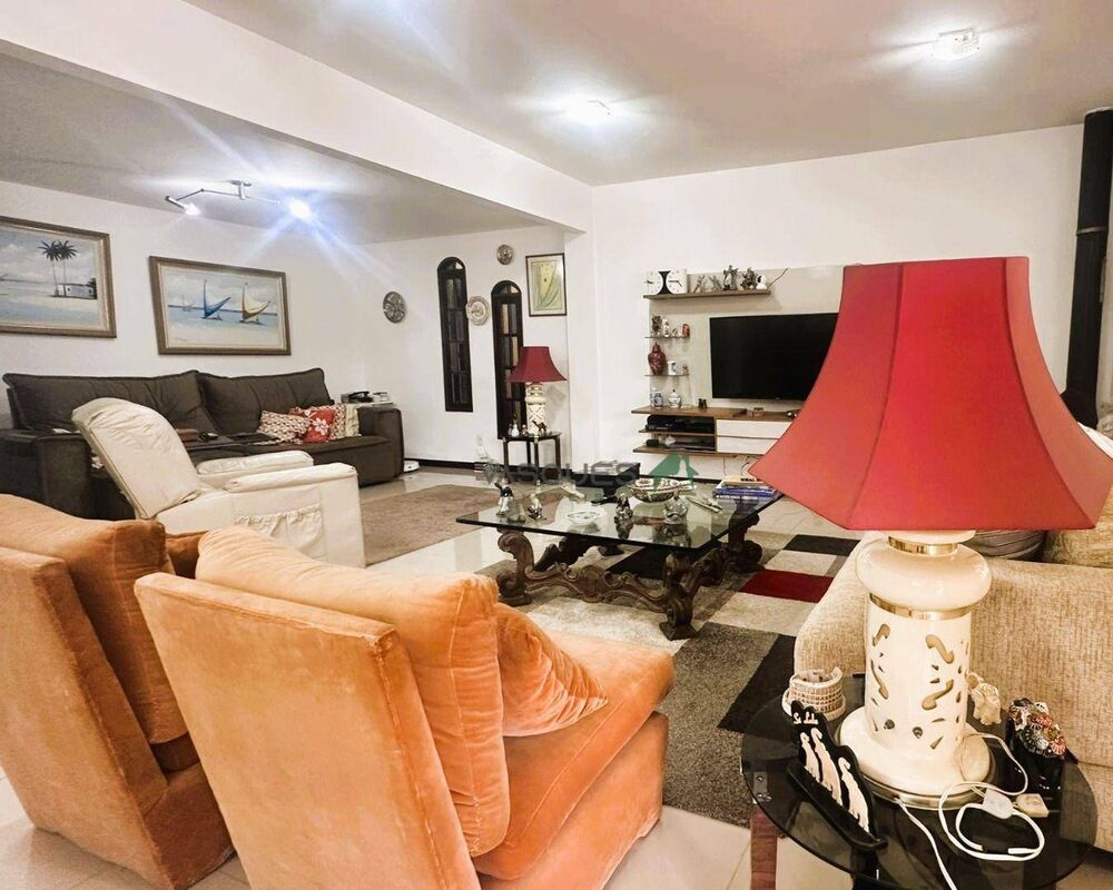 Casa à venda com 4 quartos, 264m² - Foto 3